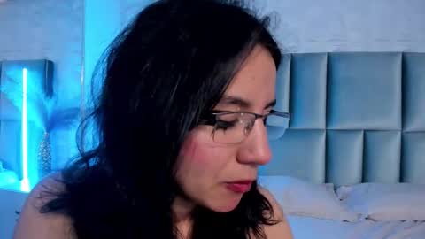 hollypeach_ online show from 02.12.26