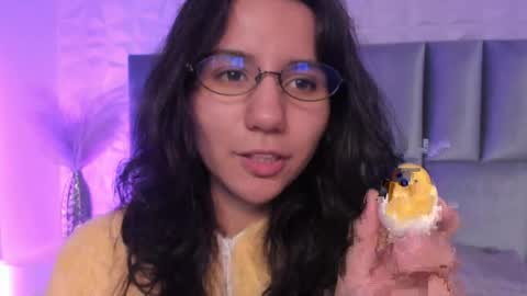 hollypeach_ online show from 04.09.26