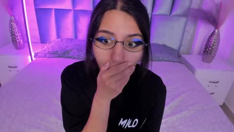 hollypeach_ online show from 04.20.26