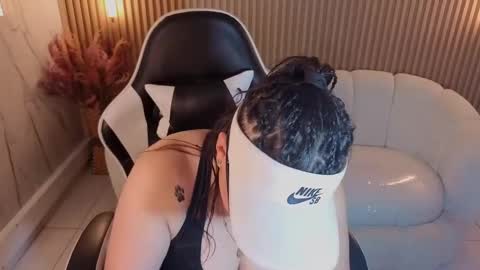 Holly  online show from 11.15.25