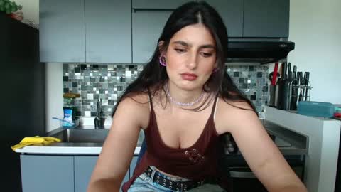 hollyshit_ online show from 04.18.26