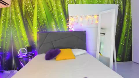 HollyTaillor online show from 09.13.25