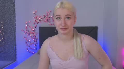 HollyTaillor online show from 04.14.26