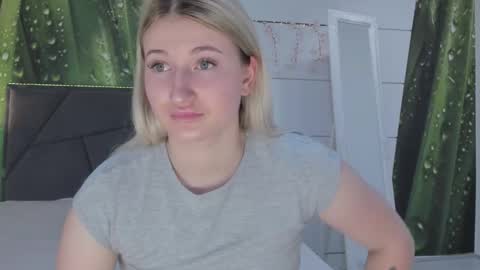 Snapshot of hollytaillor chatting on 05.24.26 HollyTaillor online show from 05.24.26