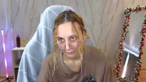 Snapshot of hollyy_pollyyyy chatting on 08.10.26 Polly online show from 08.10.26