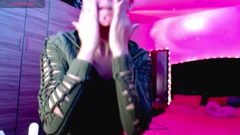 Juli online show from 11.11.25