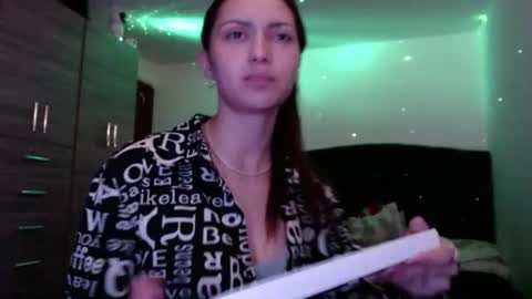 Snapshot of holy_julii chatting on 06.11.26 holy_julii online show from 06.11.26