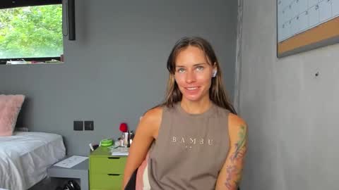 Kira Purrr online show from 01.08.26