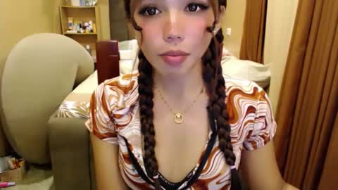 Snapshot of holy_molly1 chatting on 05.31.26 holy_molly1 online show from 05.31.26