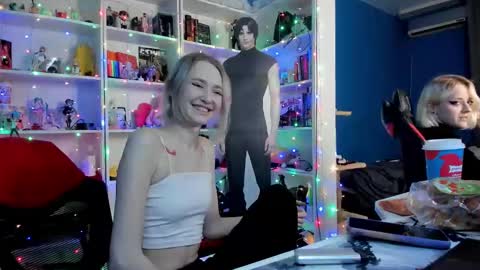 Snapshot of holy_rumi chatting on 12.23.25 Rumi online show from 12.23.25