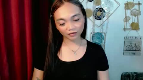 Snapshot of holy_shine chatting on 12.18.25 Bella online show from 12.18.25