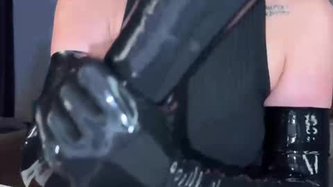 Snapshot of holycatharsis chatting on 12.17.25 Goddess Holy Catharsis online show from 12.17.25