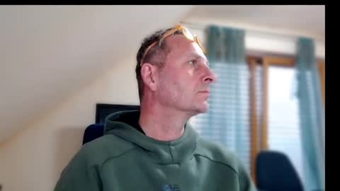 Snapshot of hondowill chatting on 03.07.25 Bernd online show from 03.07.25