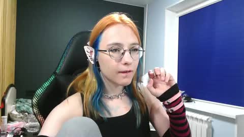 Snapshot of honelin chatting on 12.18.24 Honelints boyblonde hair AsterMIntfemboybrown hair online show from 12.18.24