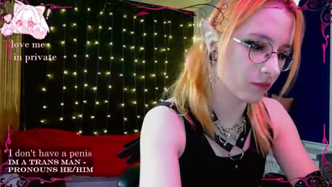 Snapshot of honelin chatting on 03.11.25 Honelints boyblonde hair AsterMIntfemboybrown hair online show from 03.11.25