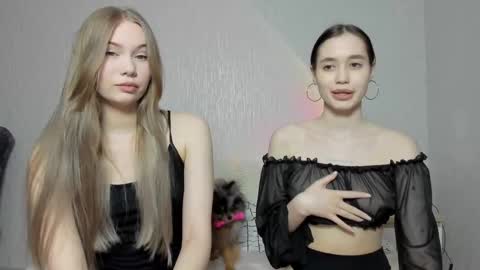 Snapshot of honey__pie chatting on 03.04.25 Lilith and Ellie online show from 03.04.25