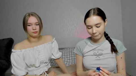 Snapshot of honey__pie chatting on 03.12.25 Lilith and Ellie online show from 03.12.25