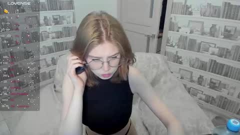 Snapshot of honey__pie chatting on 01.15.26 Lilith and Ellie online show from 01.15.26