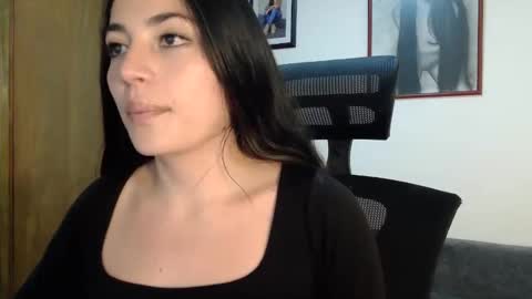 Honey Aynu online show from 04.18.26