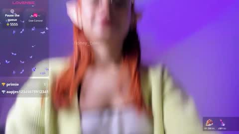 Snapshot of honey_bitee chatting on 12.04.25 Hi Im Annie vic Your dreams came true online show from 12.04.25
