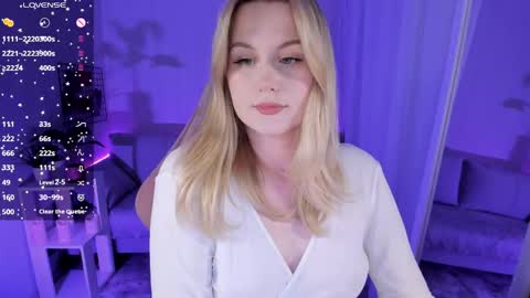 Snapshot of honey_blondee chatting on 05.05.26 Tammy online show from 05.05.26