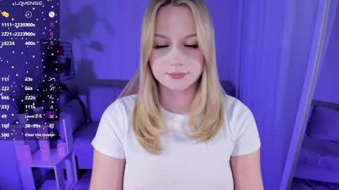 Snapshot of honey_blondee chatting on 05.21.26 Tammy online show from 05.21.26
