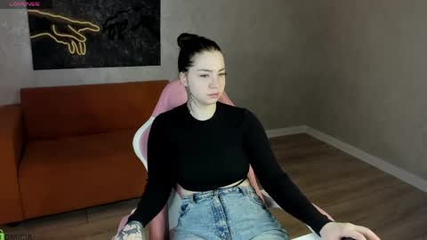 Snapshot of honey_cherrry chatting on 05.17.26 Honey online show from 05.17.26
