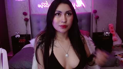 Snapshot of honey_doll_x chatting on 05.12.26 honey_doll_x online show from 05.12.26