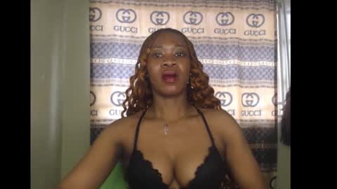 Snapshot of honey_dollxx chatting on 09.21.25 Flora online show from 09.21.25