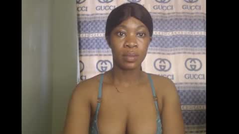 Snapshot of honey_dollxx chatting on 10.20.25 Flora online show from 10.20.25