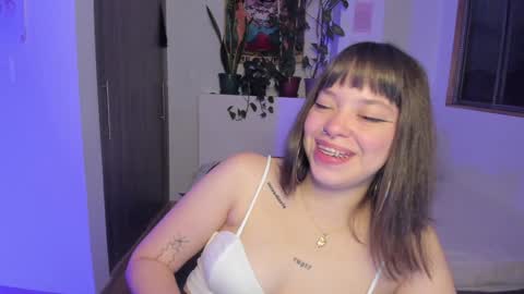 Snapshot of honey_hoe chatting on 01.10.25 Lau online show from 01.10.25