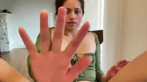 Snapshot of honey_laila chatting on 02.28.25 honey_laila online show from 02.28.25