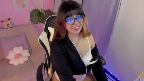 Snapshot of honey_m0on chatting on 06.02.26 Milenka online show from 06.02.26
