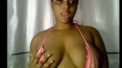 Snapshot of honey_plumx1 chatting on 12.17.25 honey_plumx1 online show from 12.17.25