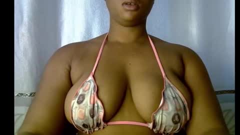 Snapshot of honey_plumx1 chatting on 12.18.25 honey_plumx1 online show from 12.18.25