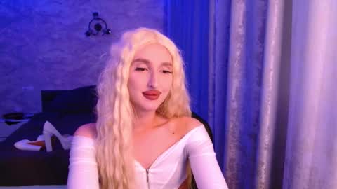 honey_sunset online show from 10.04.25