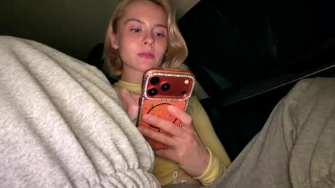 Snapshot of honey_sunshine chatting on 08.05.26 Jenyanew vid how I squirt in forest in bio online show from 08.05.26