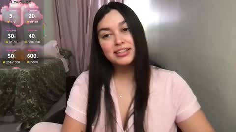 Snapshot of honey_tia chatting on 12.20.25 Tia online show from 12.20.25