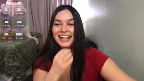 Snapshot of honey_tia chatting on 12.21.25 Tia online show from 12.21.25