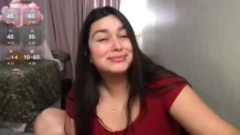 Snapshot of honey_tia chatting on 12.22.25 Tia online show from 12.22.25