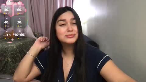 Snapshot of honey_tia chatting on 12.23.25 Tia online show from 12.23.25