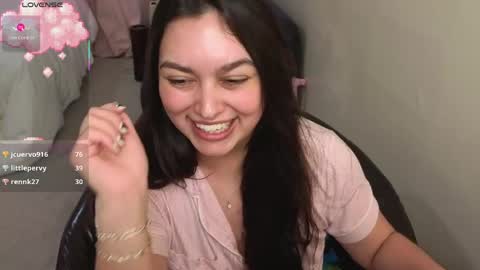 Snapshot of honey_tia chatting on 05.15.26 Tia online show from 05.15.26