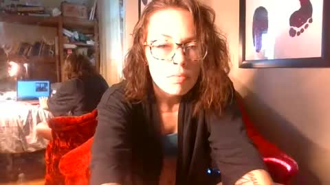 Snapshot of honey_wilde chatting on 10.23.25 honey_wilde online show from 10.23.25