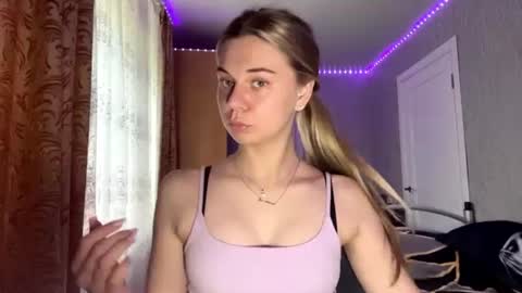 Snapshot of honeyaskren chatting on 07.03.26 Klara online show from 07.03.26