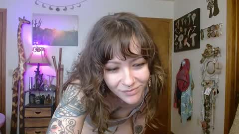 Snapshot of honeybeexo333 chatting on 12.19.24 Honey Bee online show from 12.19.24