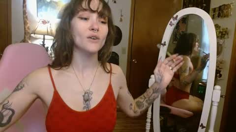 Snapshot of honeybeexo333 chatting on 01.09.25 Honey Bee online show from 01.09.25