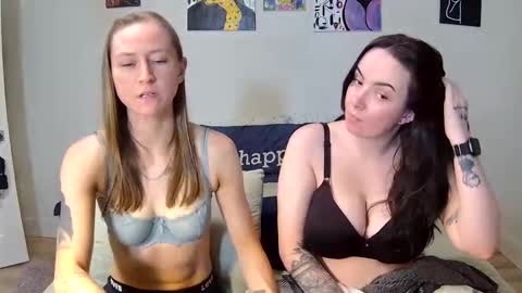 Snapshot of honeybeexx69 chatting on 06.03.26 HoneyBeeXx69 online show from 06.03.26
