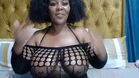 Snapshot of honeyglow_ chatting on 08.06.26 honeyglow_ online show from 08.06.26