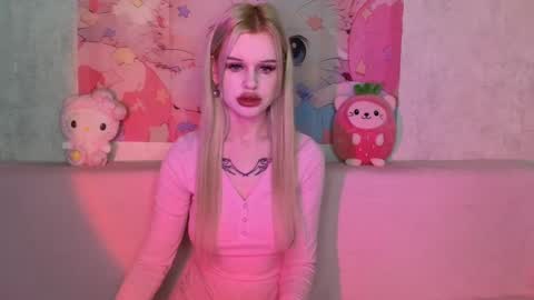 Snapshot of honeygold__ chatting on 11.17.25 Lisa online show from 11.17.25