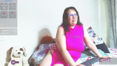 Snapshot of honeyhotpaty chatting on 03.03.25 sofia online show from 03.03.25